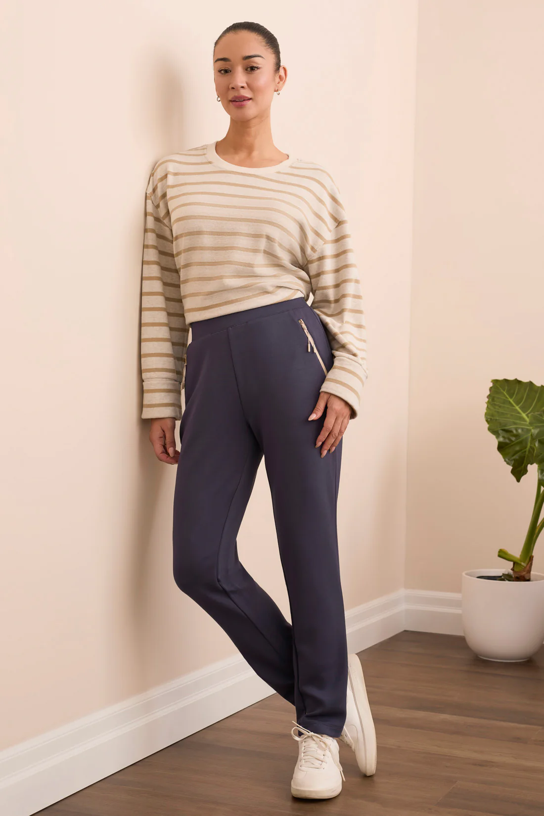 Techno Lux Contrast Trim Pull-On Ankle Pants