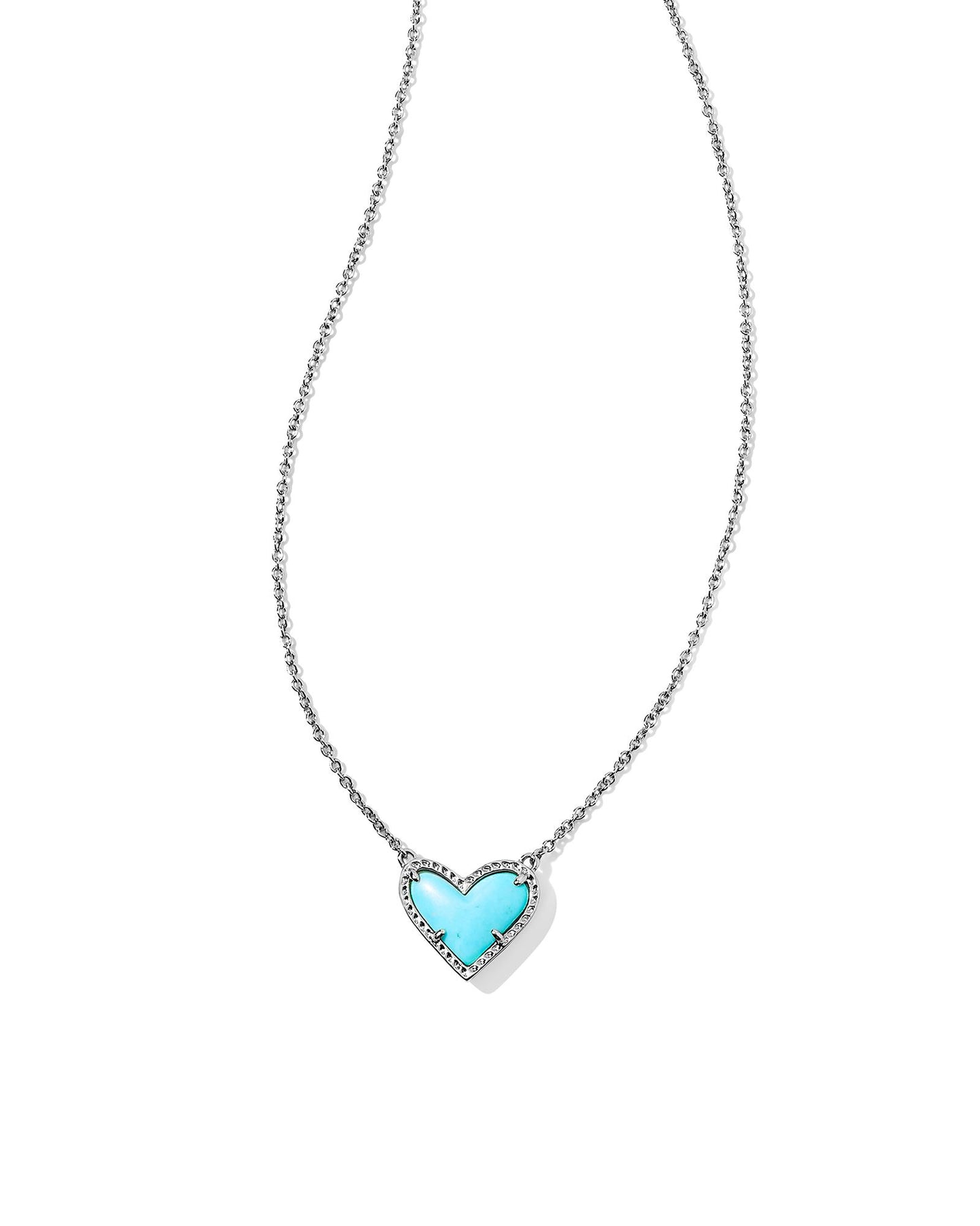 Ari Heart Short Pendant Necklace