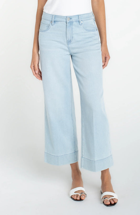 Stride Crop Wide Leg With Embroidered Side Seam