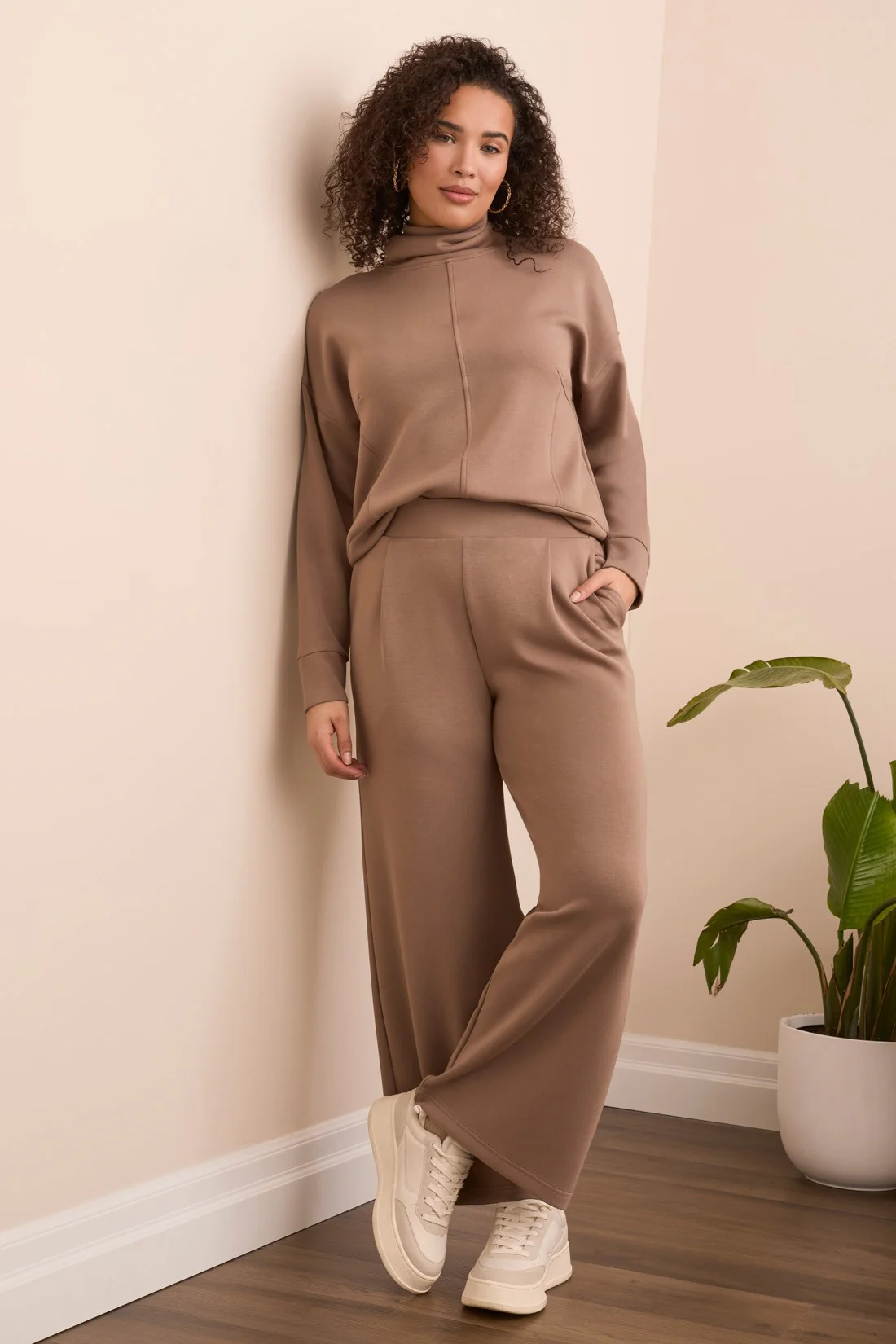 Techno Lux Wide Leg Pull-On Pants