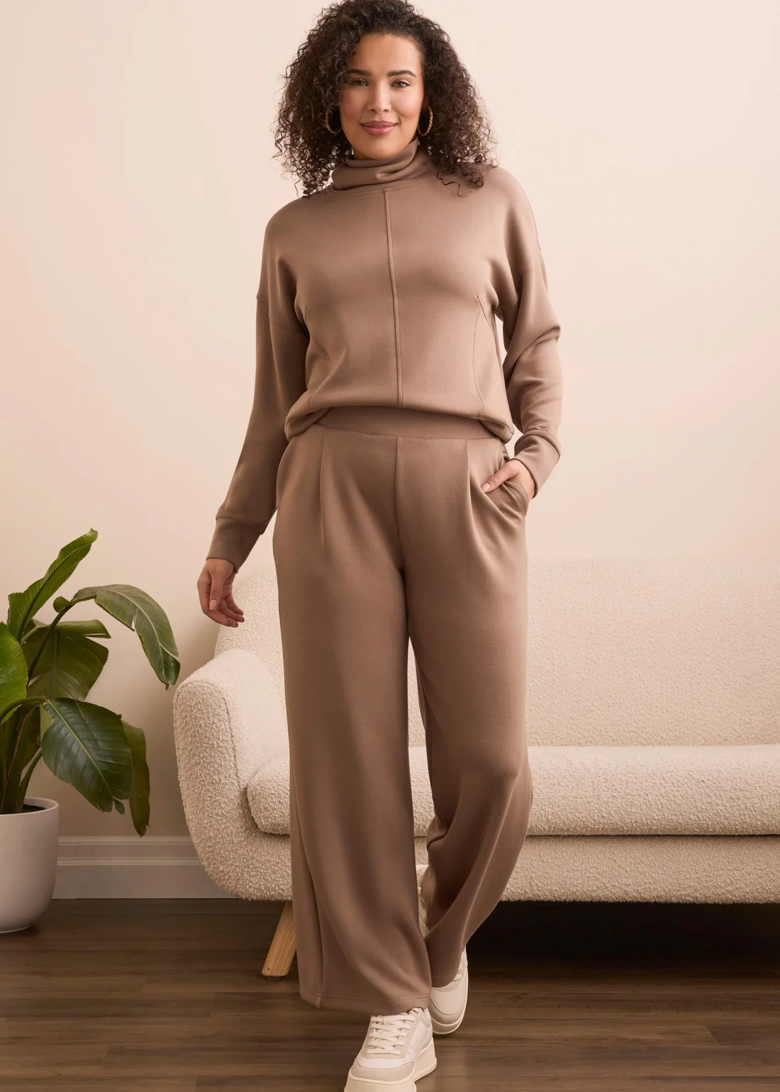 Techno Lux Wide Leg Pull-On Pants