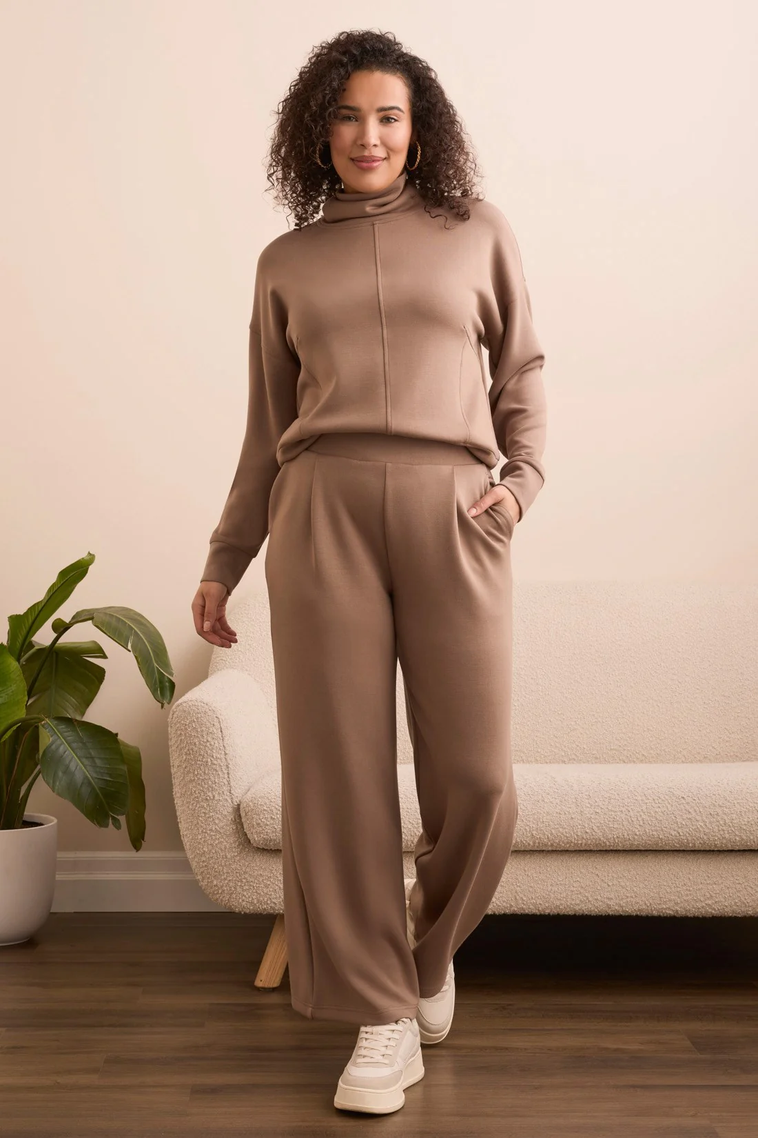 Techno Lux Wide Leg Pull-On Pants