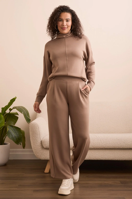 Techno Lux Wide Leg Pull-On Pants