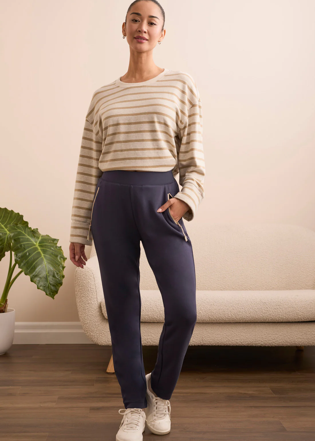 Techno Lux Contrast Trim Pull-On Ankle Pants