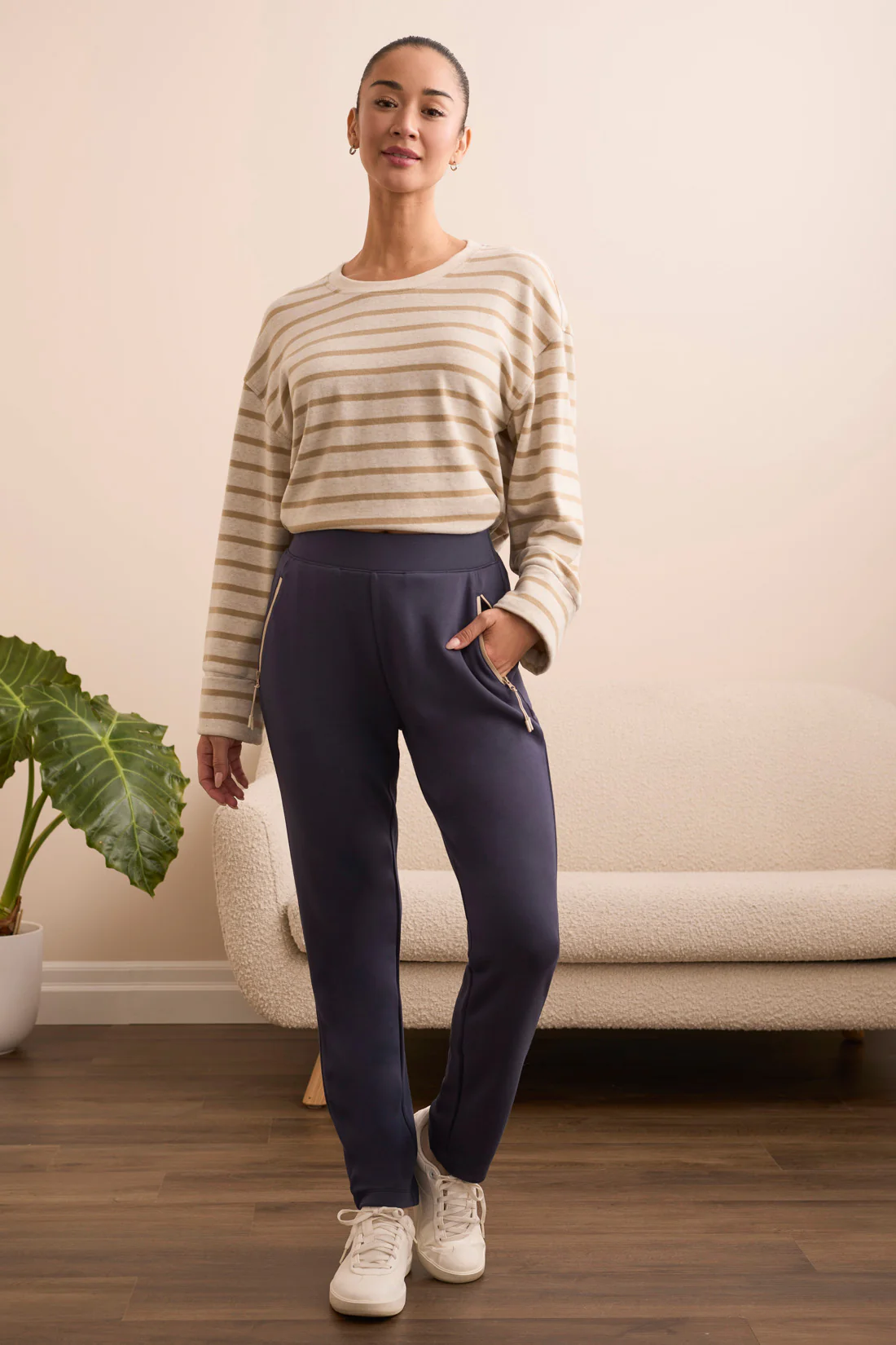 Techno Lux Contrast Trim Pull-On Ankle Pants