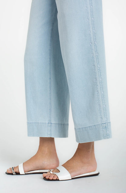 Stride Crop Wide Leg With Embroidered Side Seam